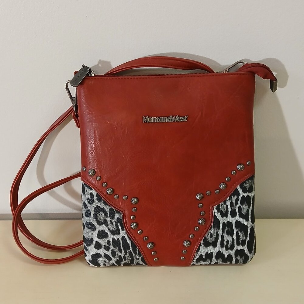 Like new Montana West crossbody purse with makeup bag/small wallet -see all pics